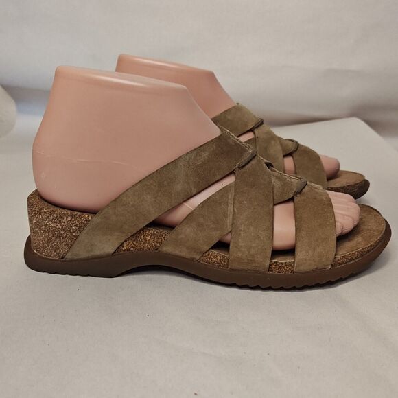 Clarks Greige Nub Mendocino Natural Slip on Sandals Size 6 M Strappy Cork - Picture 2 of 11